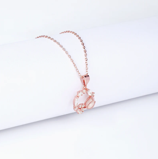 Rose Gold Drop Wreath Pendant With Link Chain